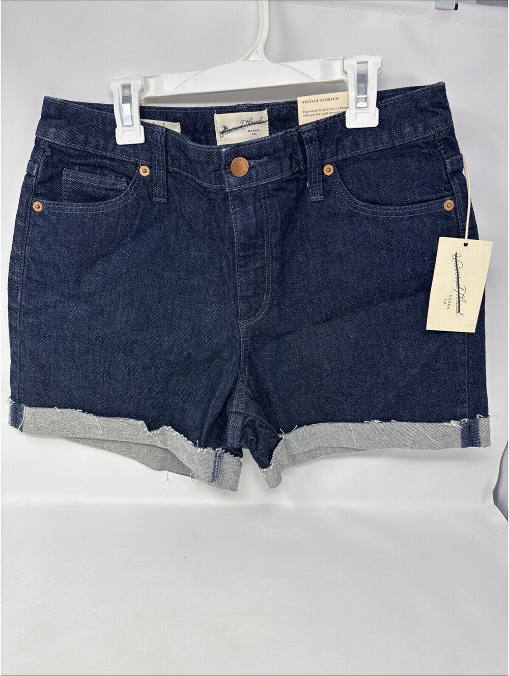 Universal Thread Shorts 6/28R  Women Vintage MIDI Denim Dark Wash